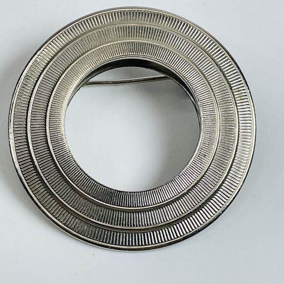 Unbranded Jewelry - Vintage Silver Tone Concentric Circle Ribbed Statement Brooch Pin Scarf Clip